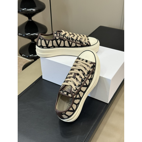 Tênis Valentino Garavani Toile Iconographe Totaloop Low-Top Preto/Bege