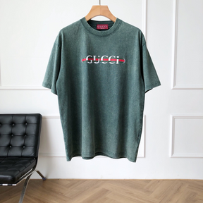 Camiseta Gucci com Placa de Logo Verde