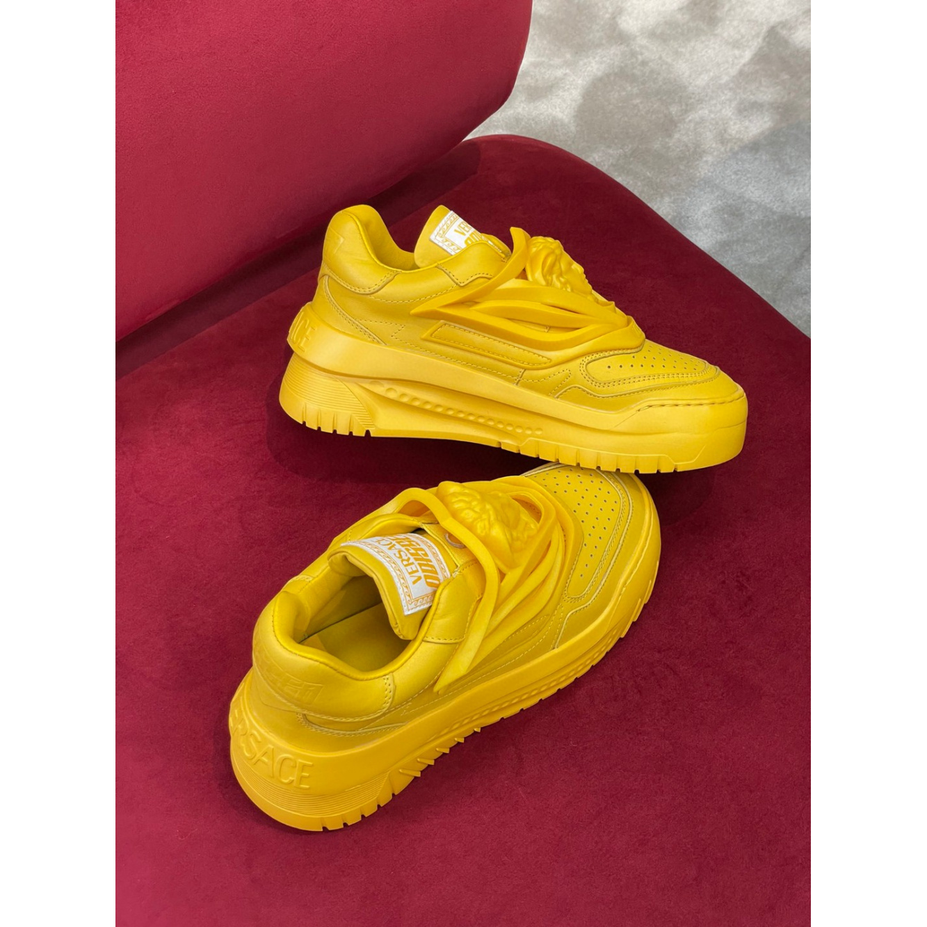 Tênis Versace Cano Baixo Odissea Amarelo