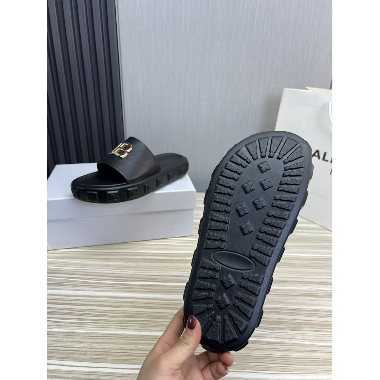 Slide Balmain Chinelo Preto com Logo B