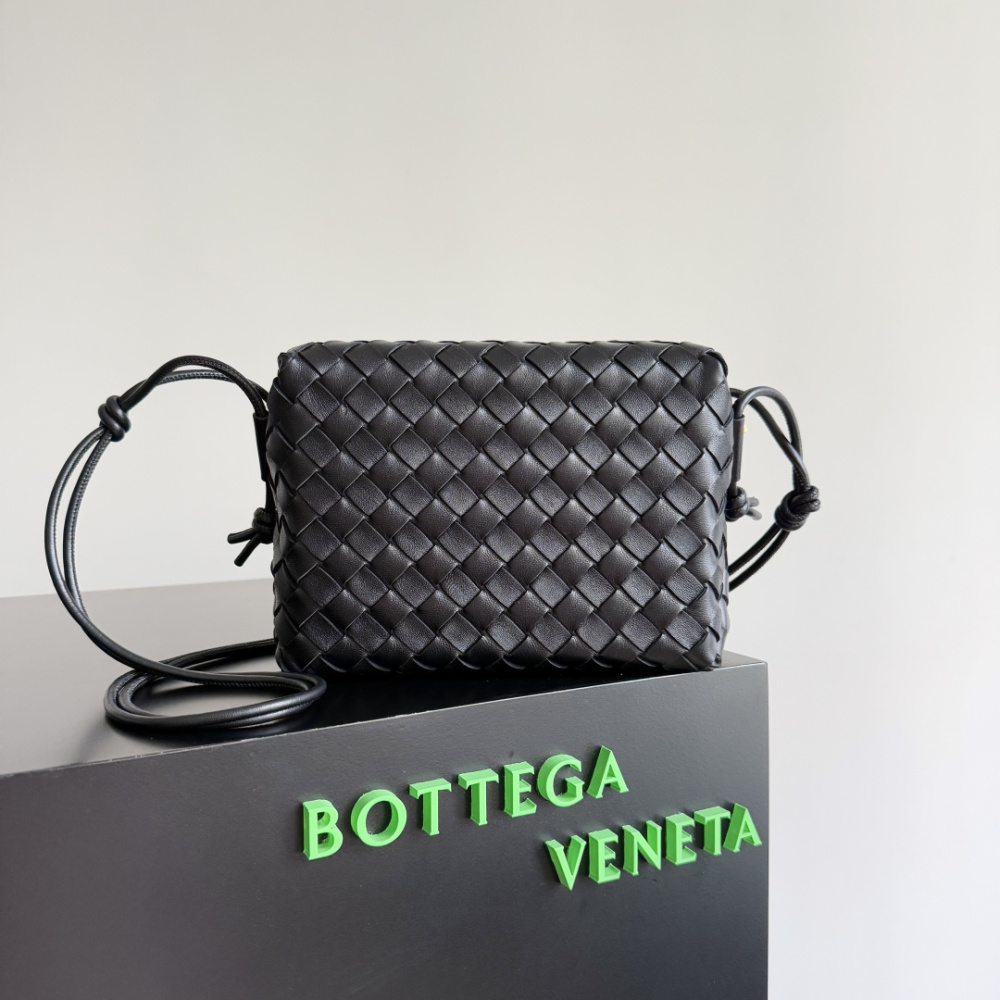 Bolsa Bottega Veneta Loop Camera Bag 22x15x8cm (cinco cores)