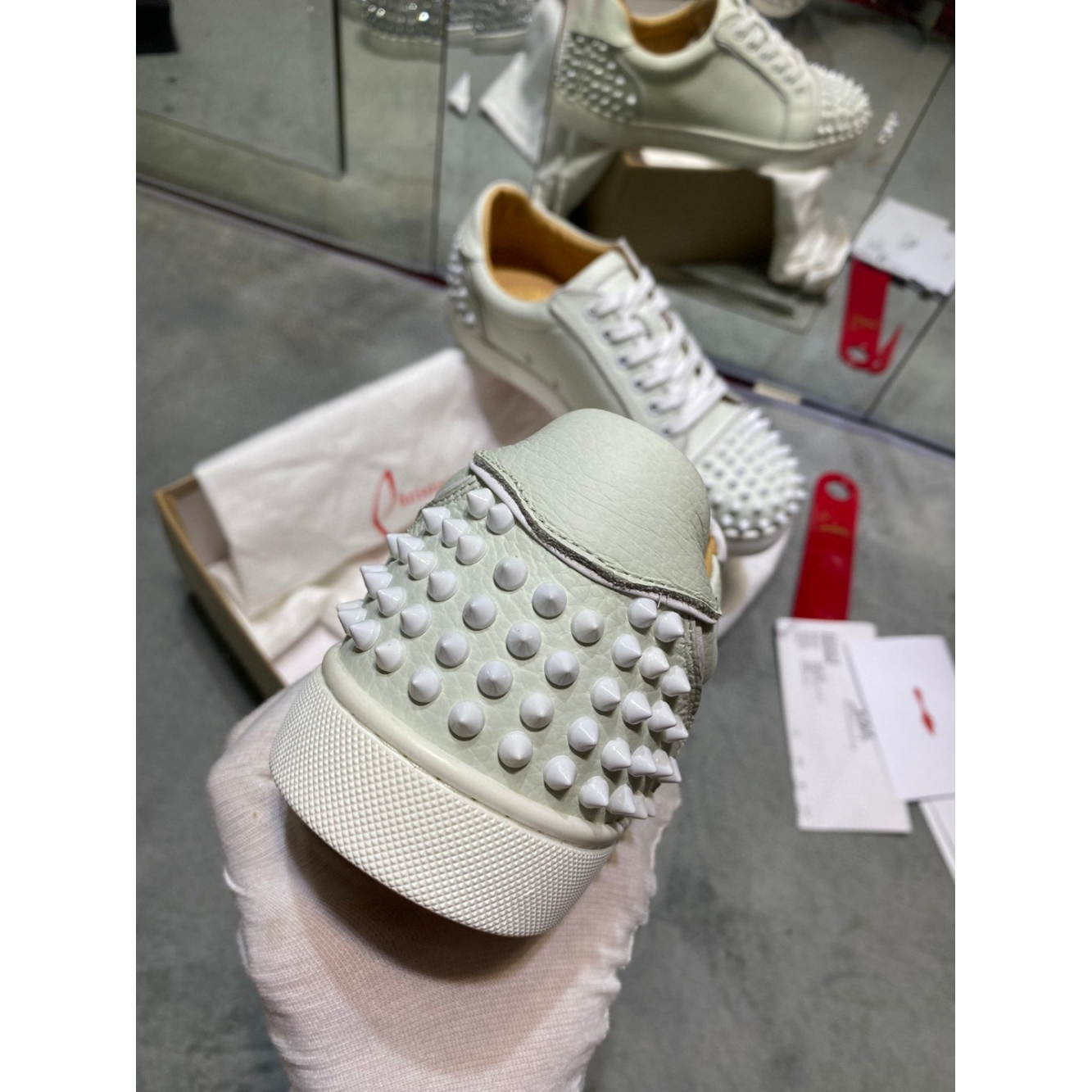 C. Louboutin Tênis Cano Baixo Branco