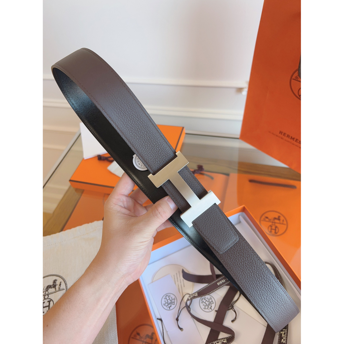 Cinto Hermès Constance e Correia Reversível em Couro 3.8cm Preto/Marrom Ferragem Prata