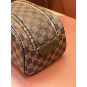 Necessaire Louis Vuitton LV Couro Damier Ébène 28x16x13CM