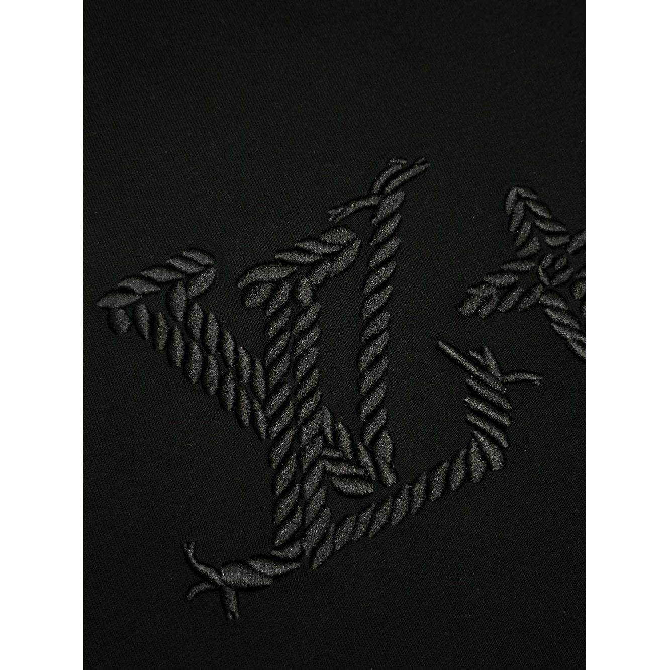 Camiseta de Algodão Louis Vuitton Logo LV Lovers Bordado Preta