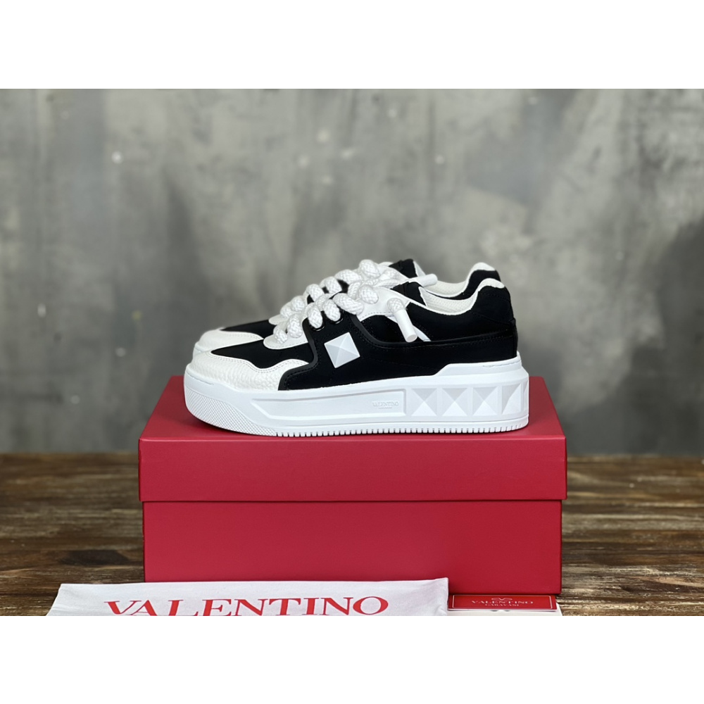 Tênis Valentino Garavani One Stud Camurça Preto/Branco