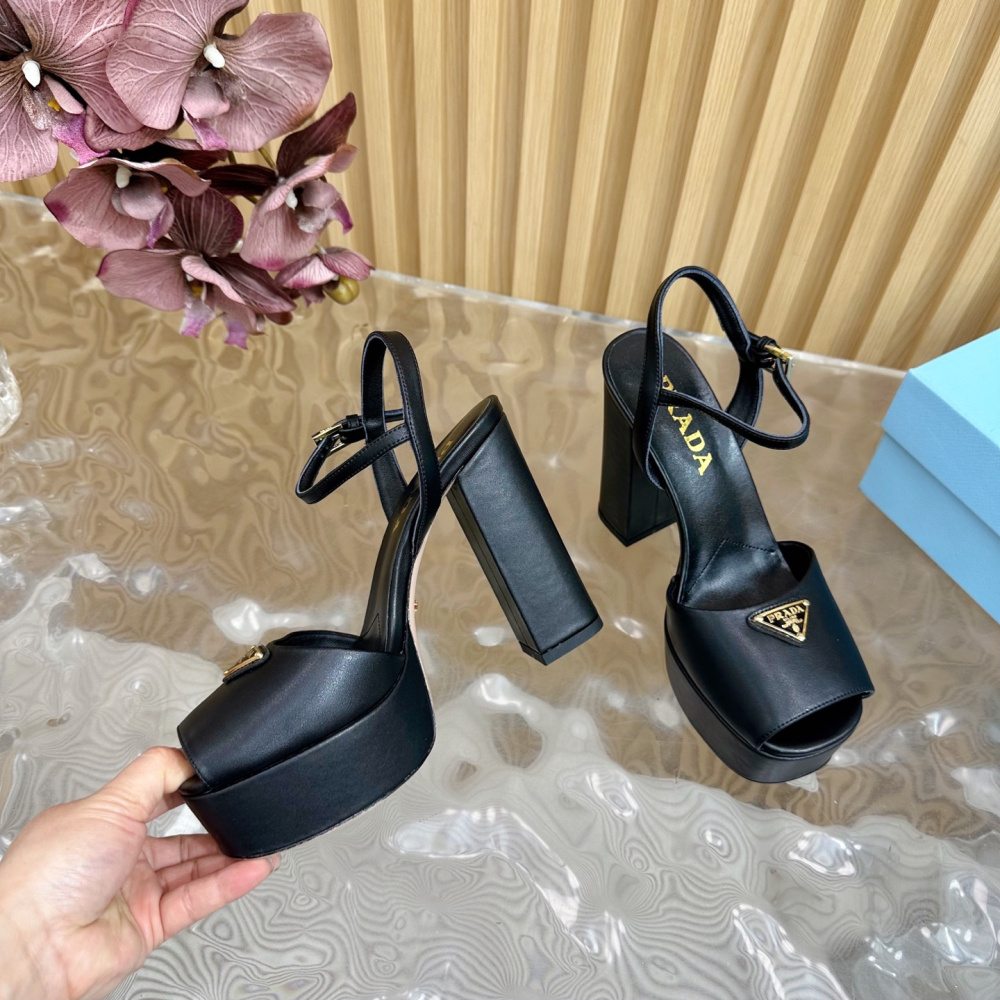 Sandália Salto Prada de Couro Envernizado cor Preta