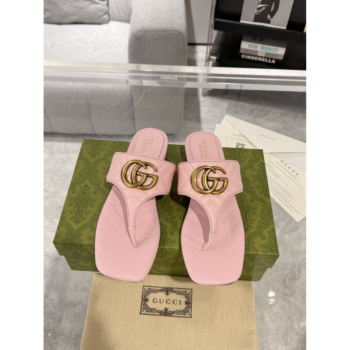 Sandália Gucci com Double G Rosa