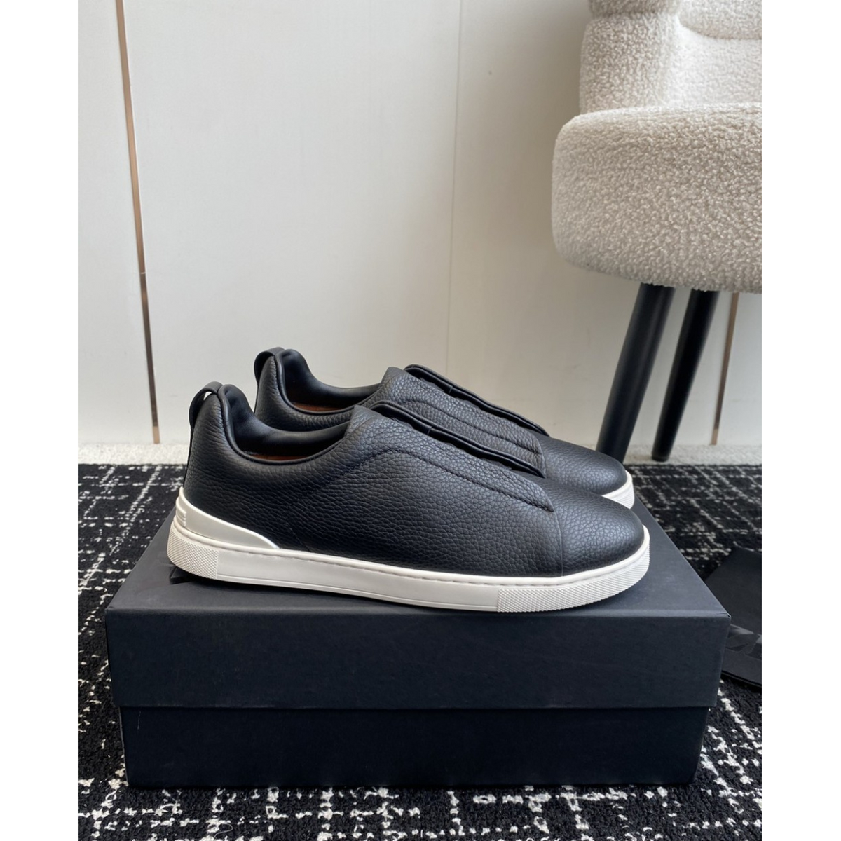 Zegna Triple Stitch em Couro Granulado Preto/Branco