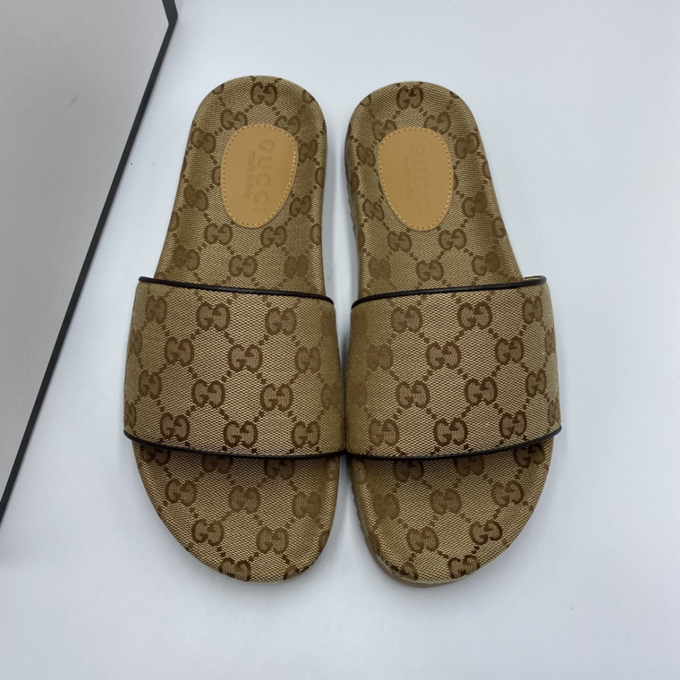 Chinelo Slide Gucci GG Supreme Marrom Sandália