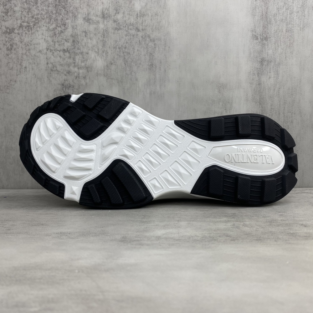 Tênis Valentino Garavani True Act Sneakers Branco/Preto