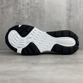 Tênis Valentino Garavani True Act Sneakers Branco/Preto