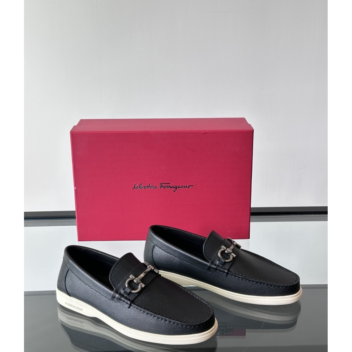 Sapato Mocassim Salvatore Ferragamo Casual Preto com Fivela Gancini