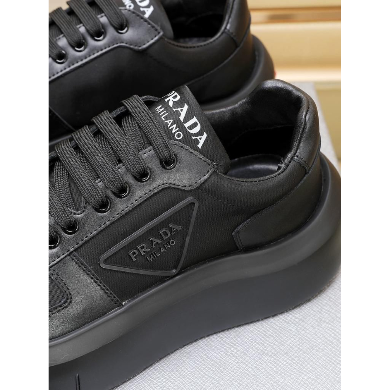 Prada Tênis em Preto