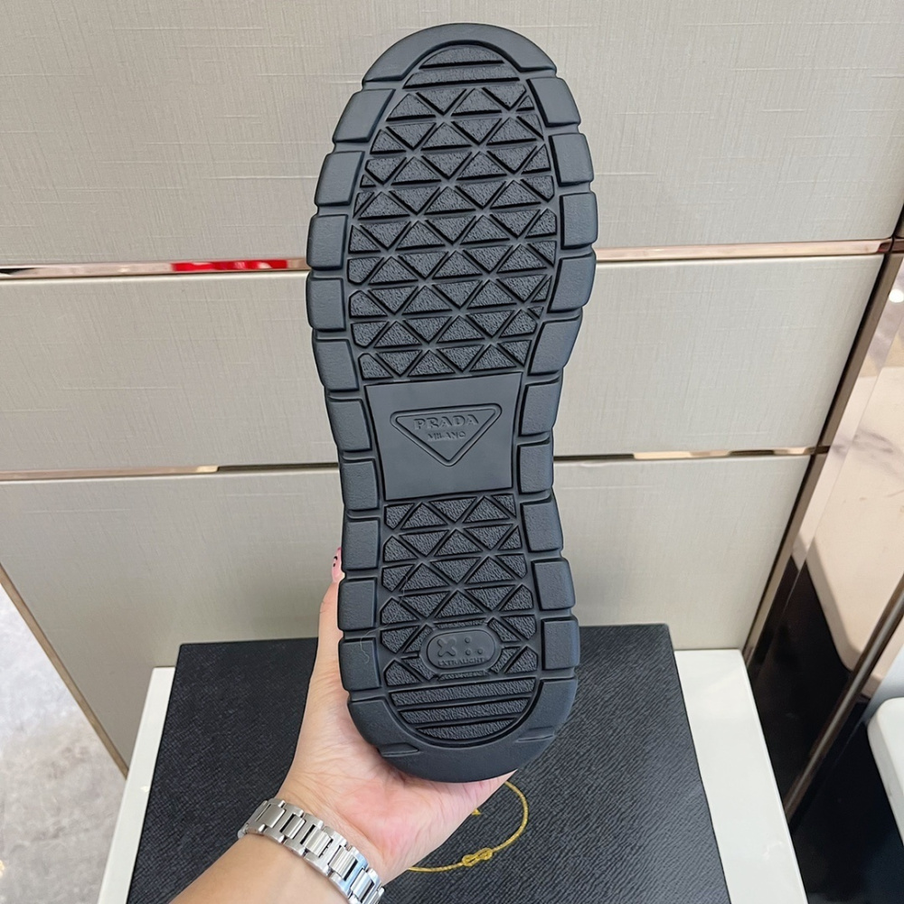 Tênis Prada em Couro Preto