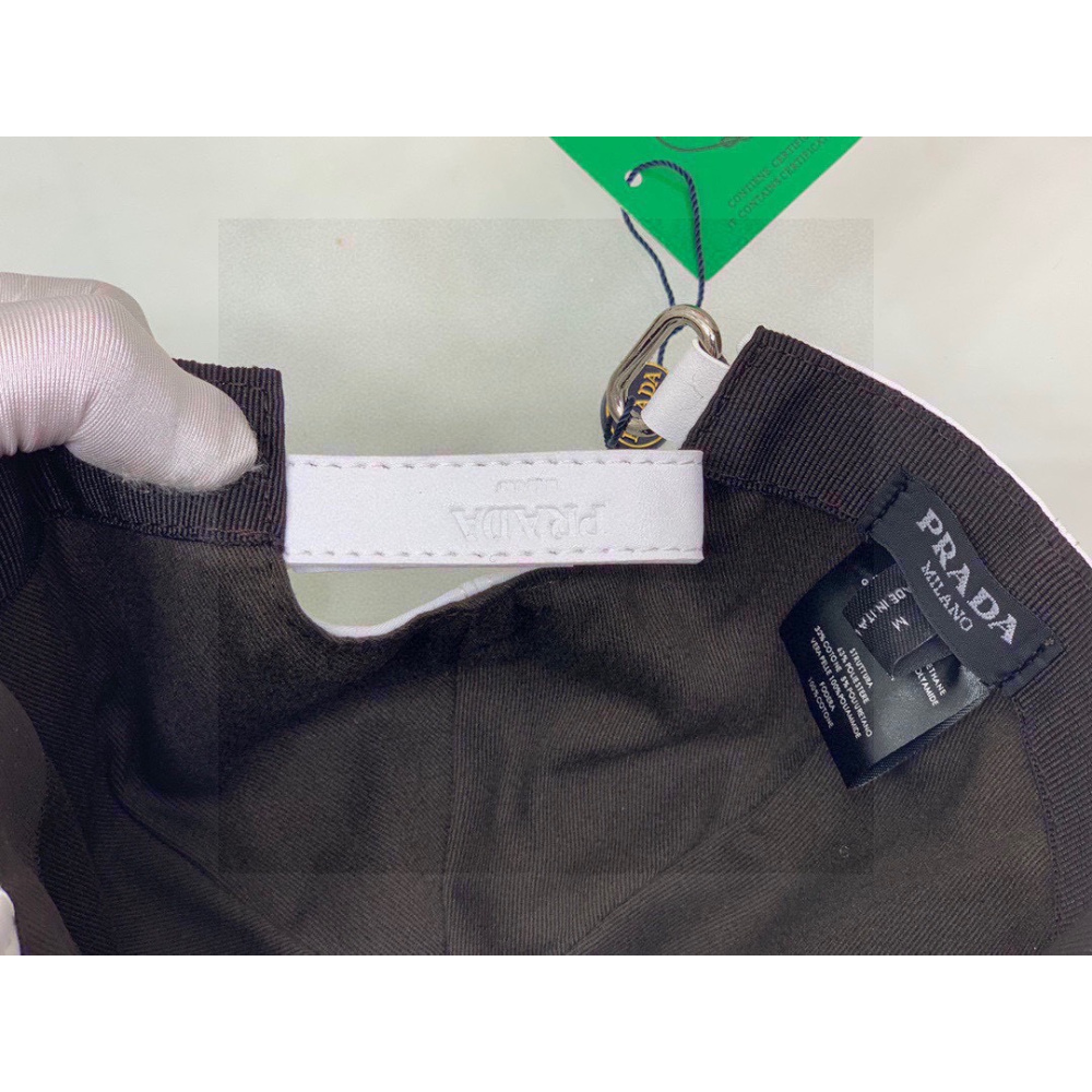 Boné Prada em Re-Nylon Branco