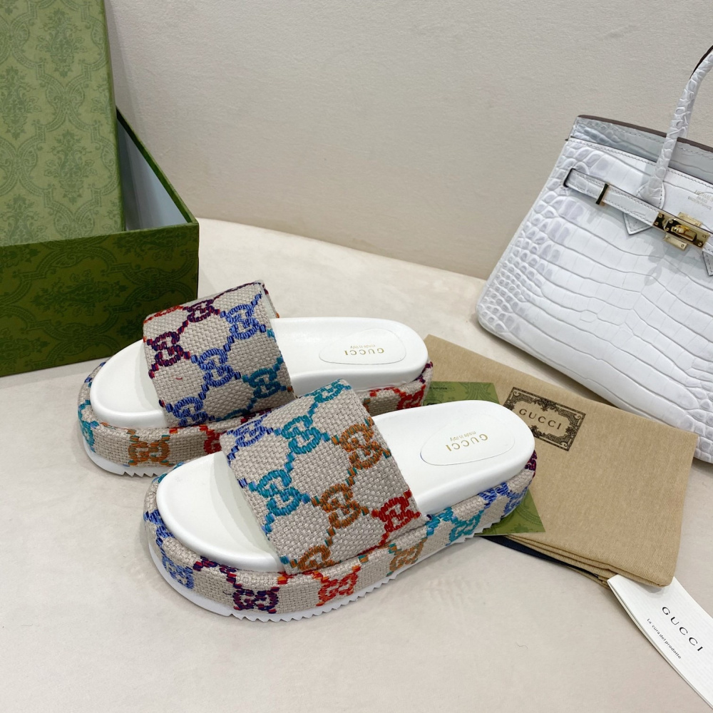 Sandália Gucci Angelina Embroidered Logo Flatform Slide Multicolor