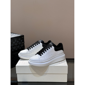 Tênis Alexander Mcqueen Cano Baixo Oversized Preto/Branco