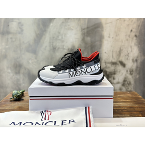 Tênis Moncler Trailgrip Lite 2 Low Top com Cadarço Branco/Preto/Vermelho