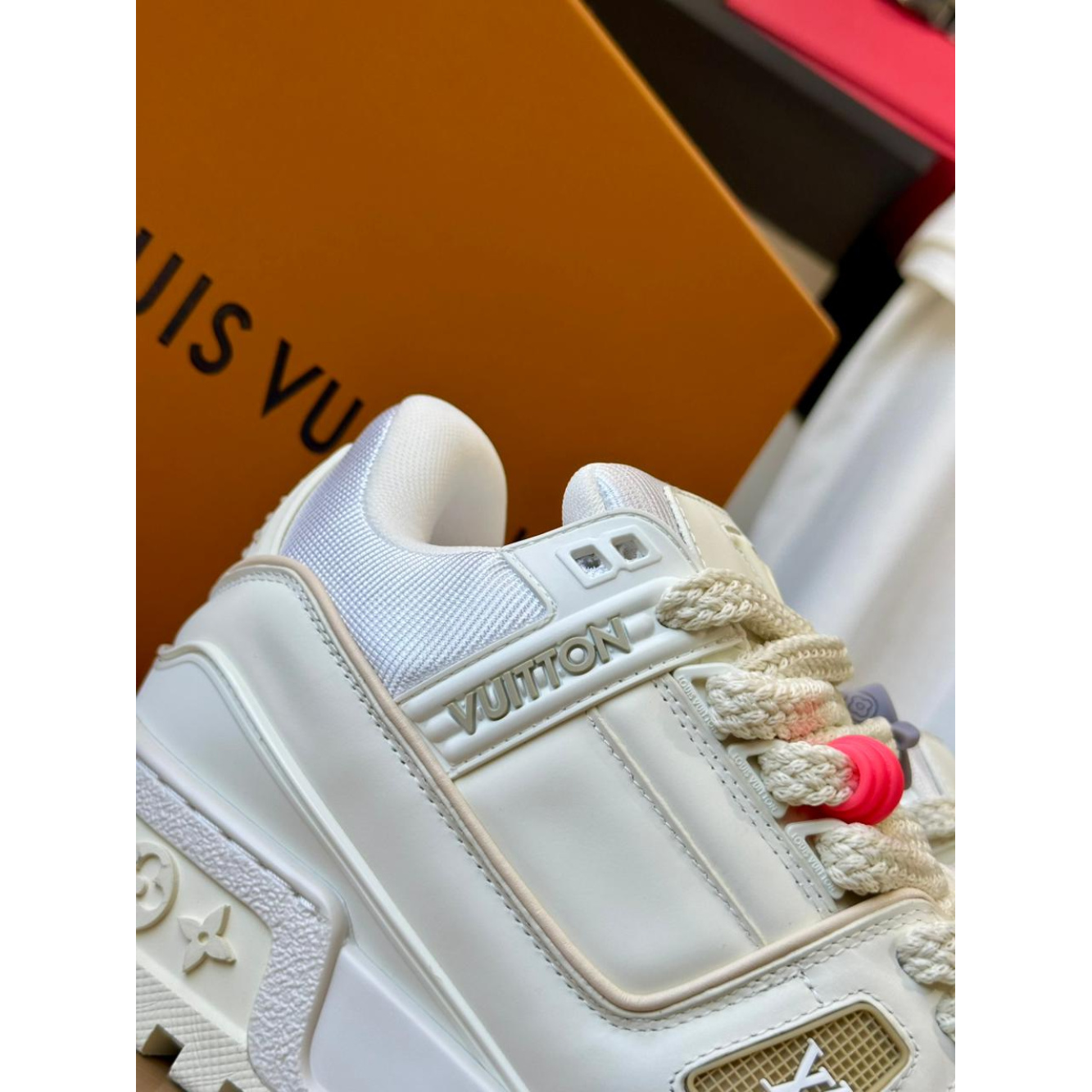 Tênis Louis Vuitton Trainer Maxi Bege/White