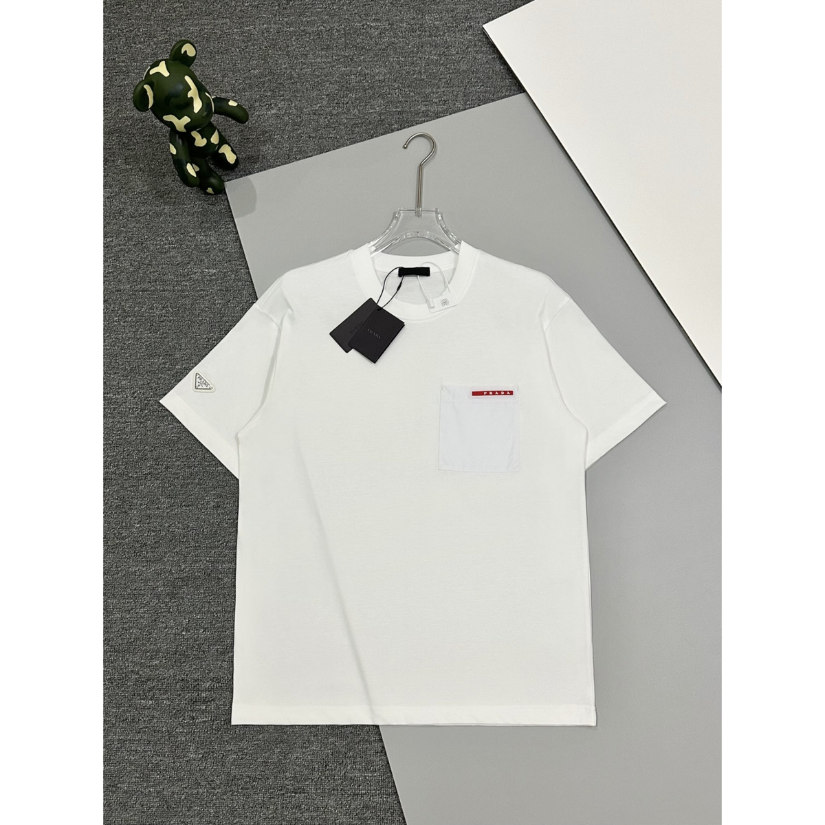 Camisa Prada em algodão com Logo na Manga Branca