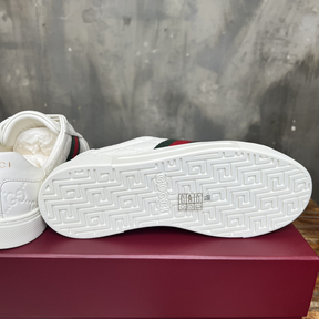 Gucci Sneaker Ace With Web Branco em relevo