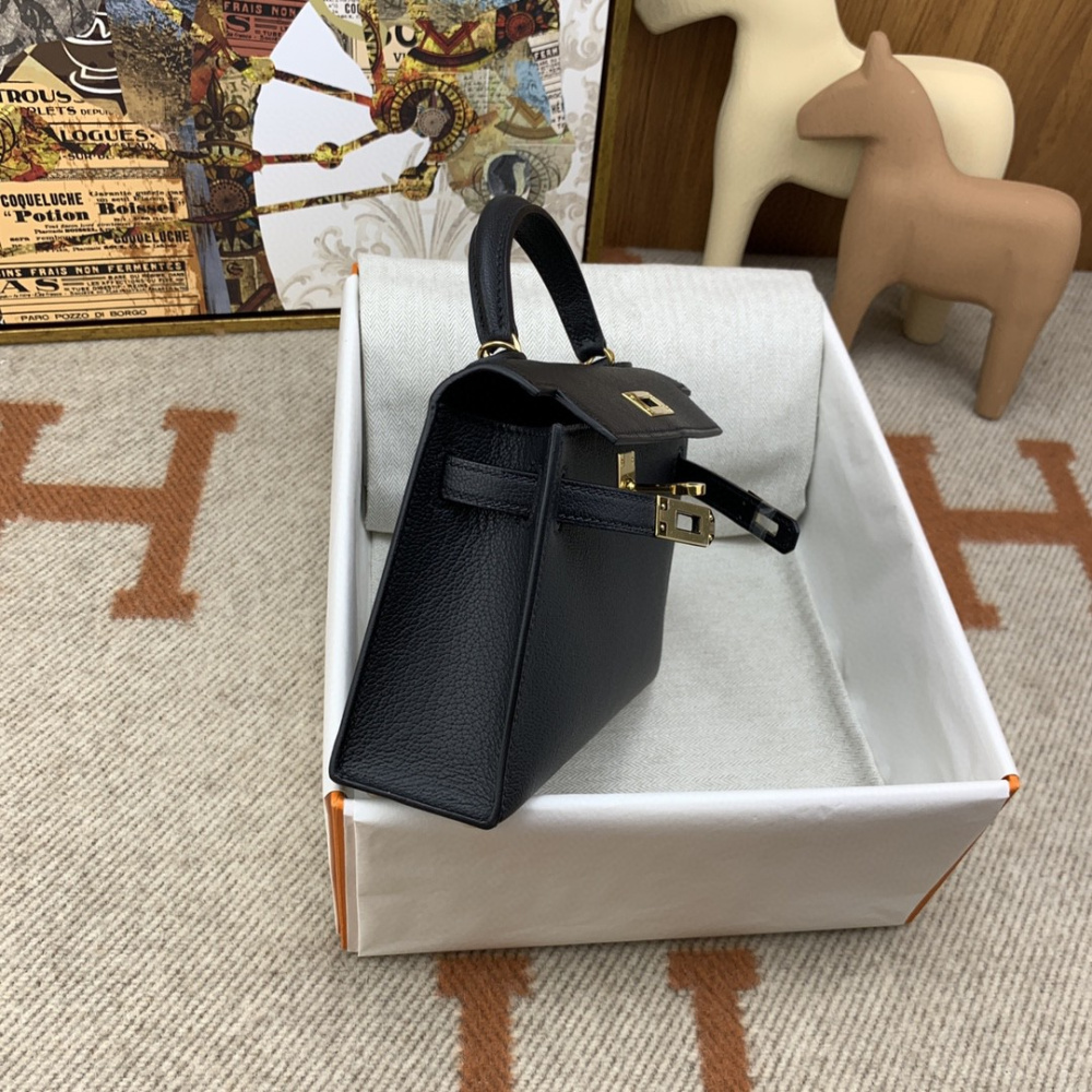 Bolsa Hermès Mini Kelly Ferragem Dourada 20x15x9cm