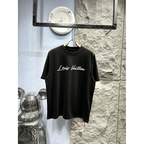 Camiseta de Algodão Louis Vuitton Logo em 3D Preta