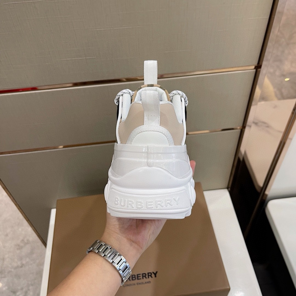 Burberry Tênis Branco