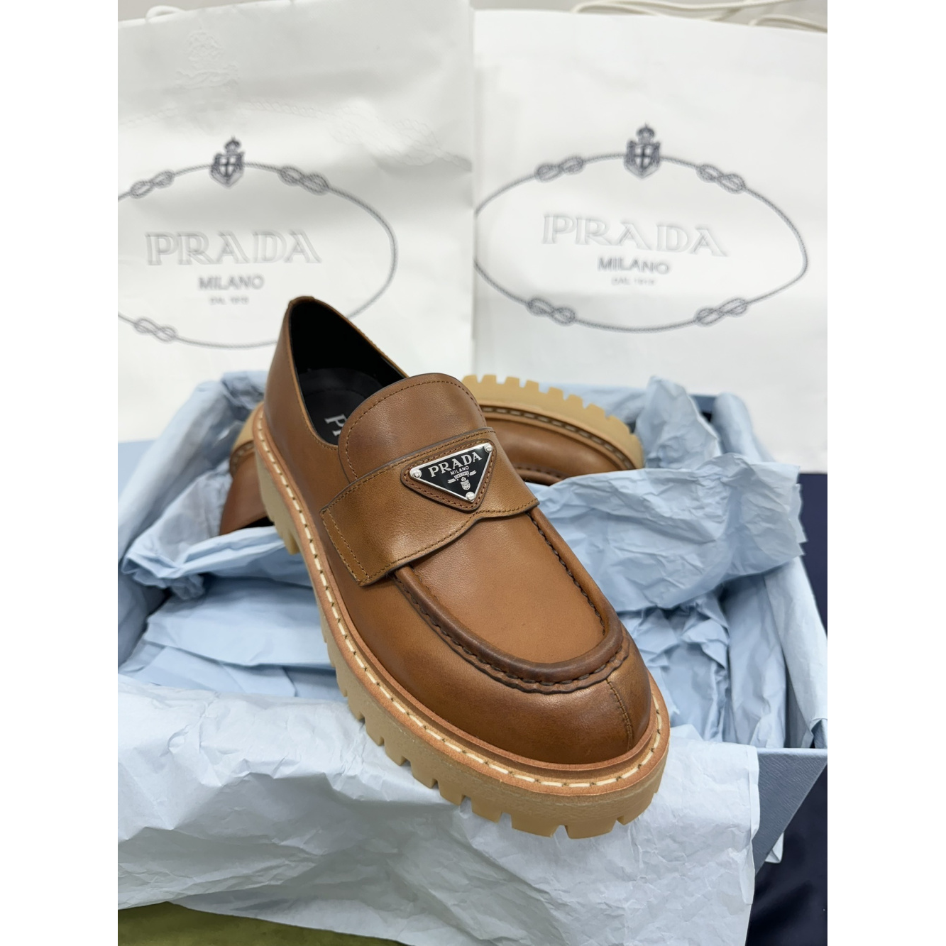 Loafer Prada Mocassim em Couro Marrom