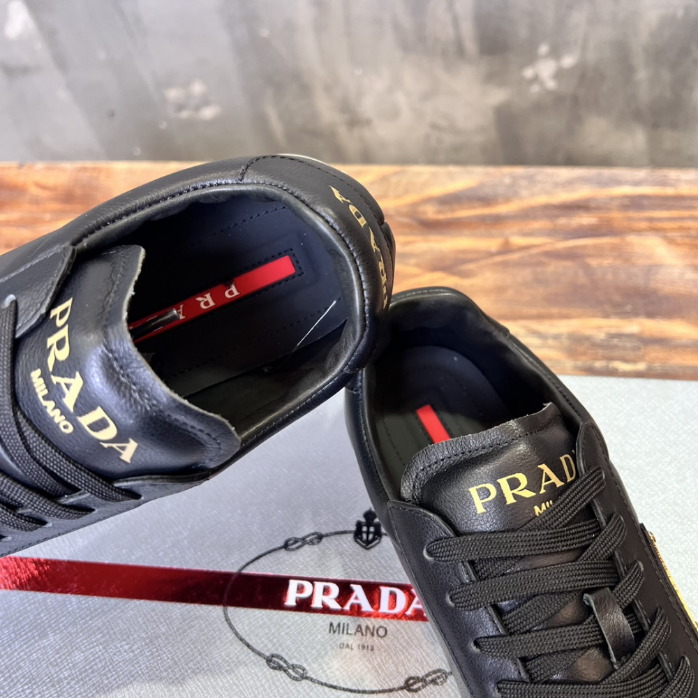 Prada Tênis de Couro com Logo Preta