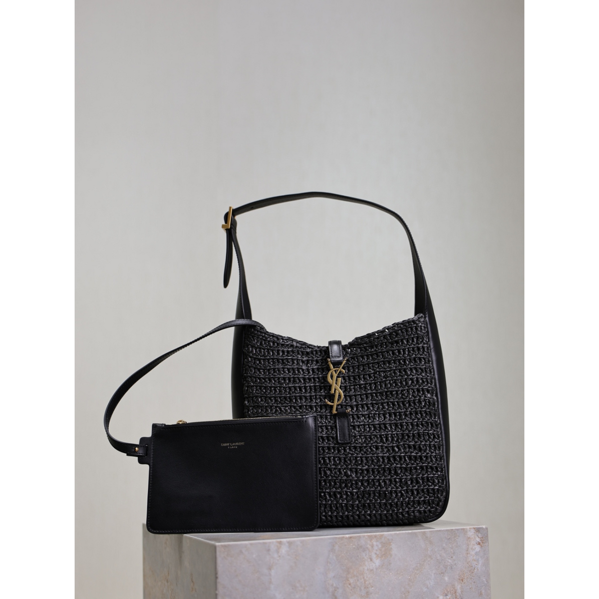 Bolsa Saint Laurent YSL Le 5 à 7 pequena flexivel em Ráfia e Couro Preta 23×22×8.5cm