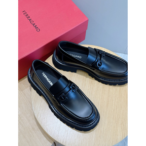 Salvatore Ferragamo Mocassim em Couro Escovado Preto