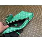 Bolsa Duo Louis Vuitton LV Slingbag Monogram Shadow Verde 20x42x6cm