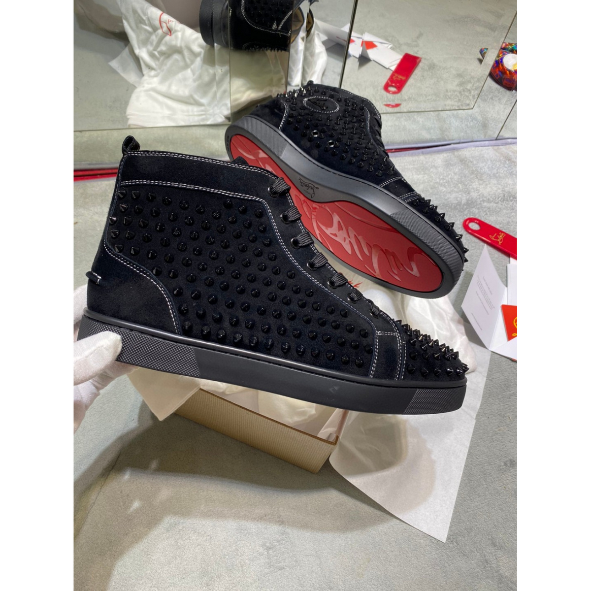 C. Louboutin Tênis Cano Alta Spikes