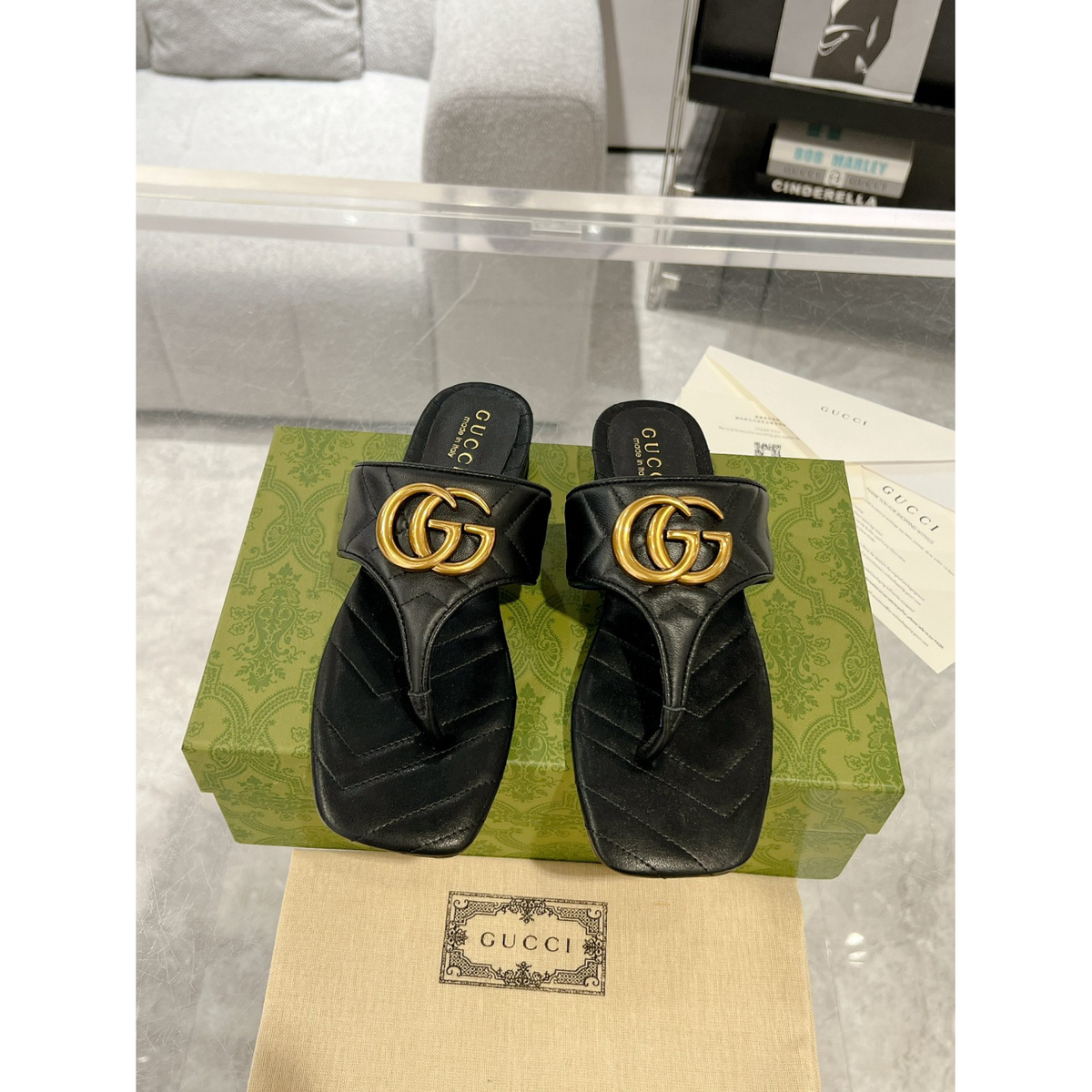 Sandália Gucci com Double G Preta