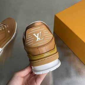 Tênis Louis Vuitton Trainer Marrom Damier em relevo