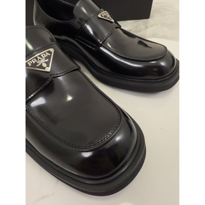 Loafer Prada em Couro envernizado Preto
