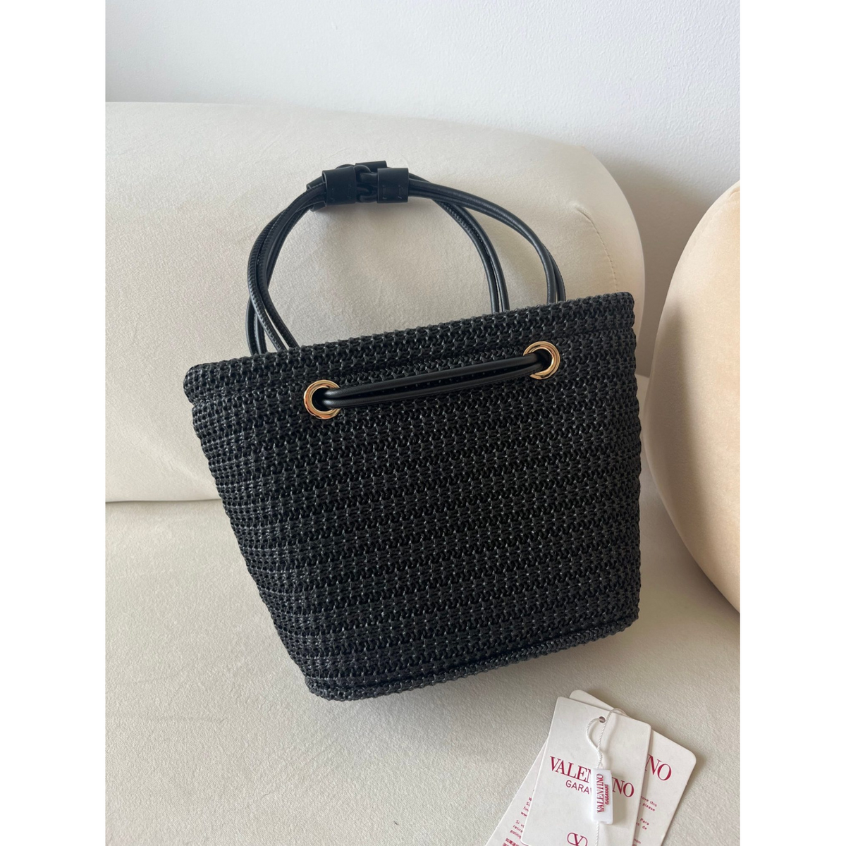 Bolsa Valentino Garavani Tote Escape em Ráfia 28x19x9cm