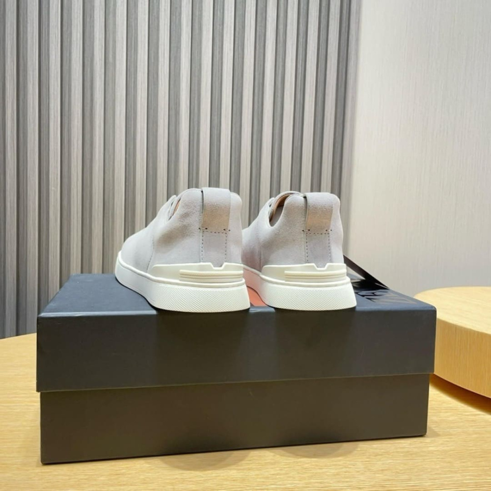 Zegna Triple Stitch em Camurça Cinza