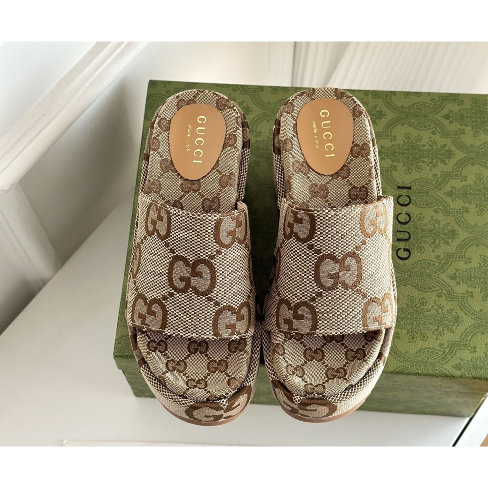 Sandália Gucci GG Maxi Canvas Flatform Salto Marrom