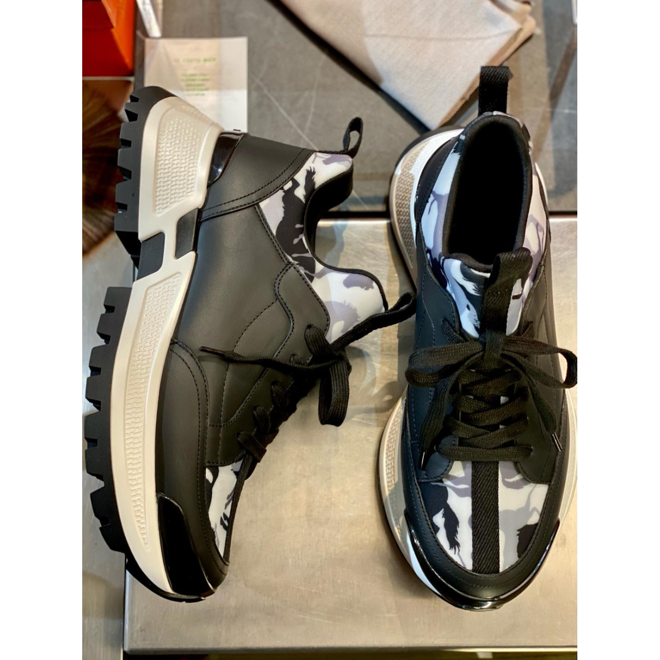 Tênis Hermès Boucing Jump Preto Estampado