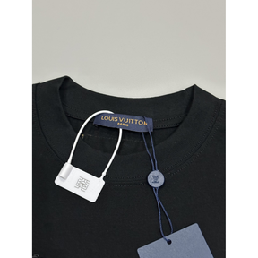 Camiseta de Algodão Louis Vuitton Logo LV Lovers Bordado Preta