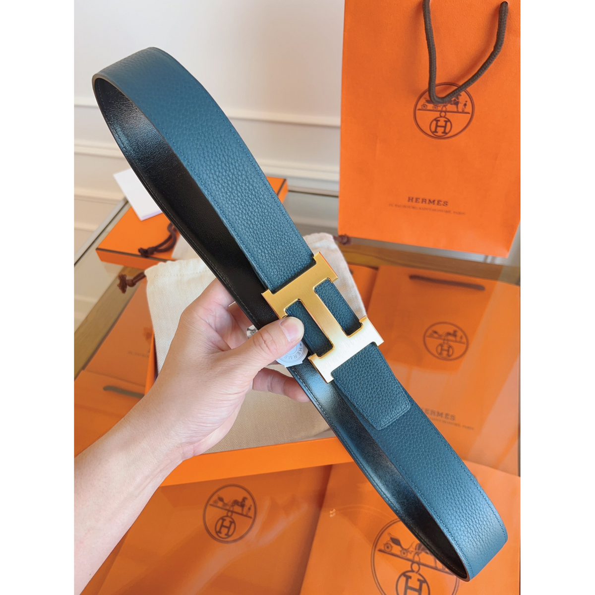 Cinto Hermès Constance e Correia Reversível em Couro 3.8cm Preto/Azul Ferragem Dourada