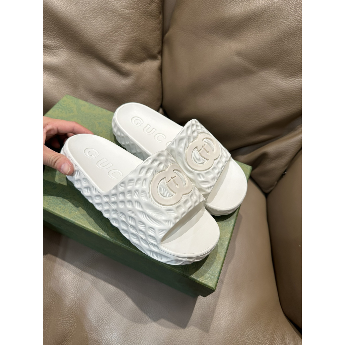 Chinelo Slide Gucci GG Interlocking Branco Sandália