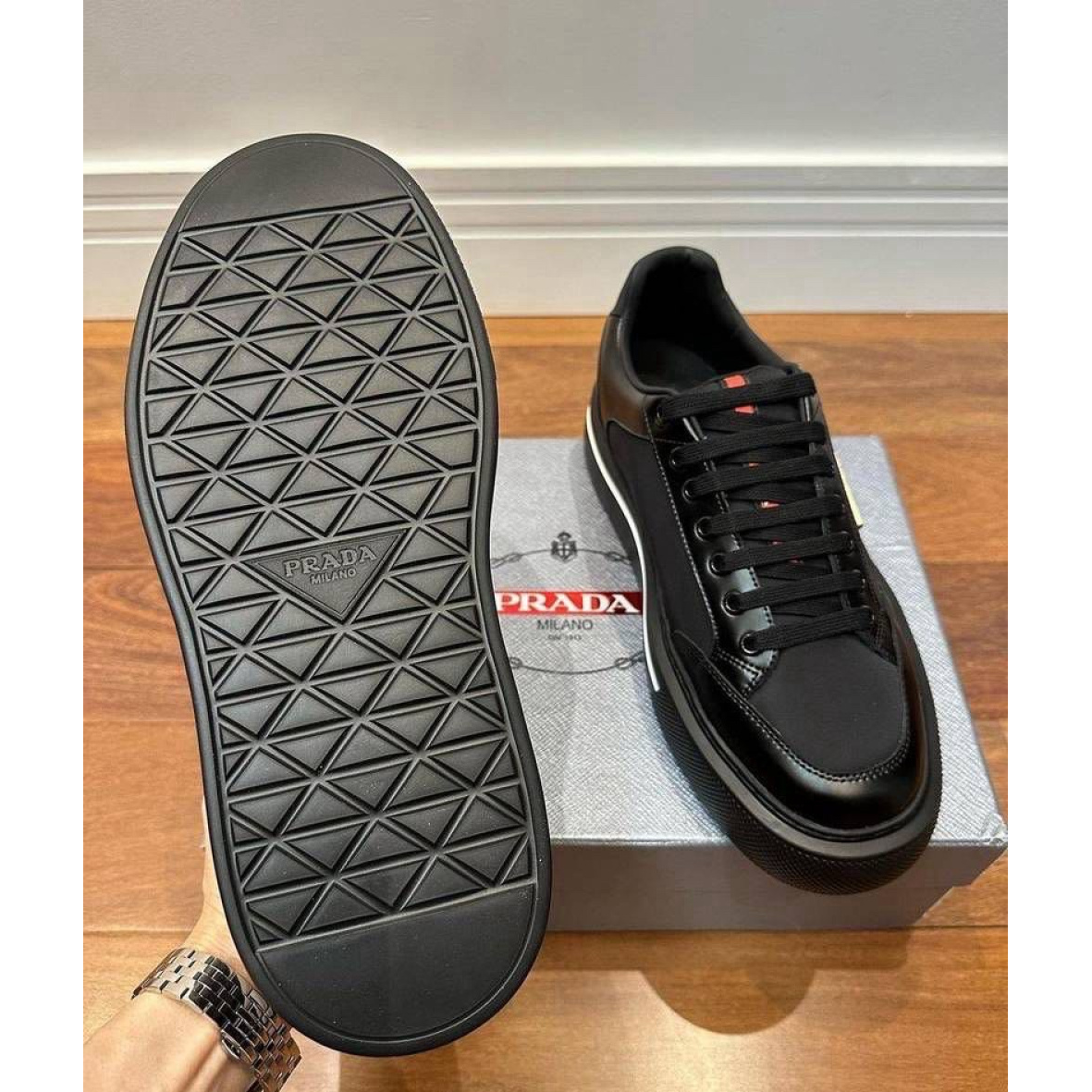 Tênis Prada cano baixo preto