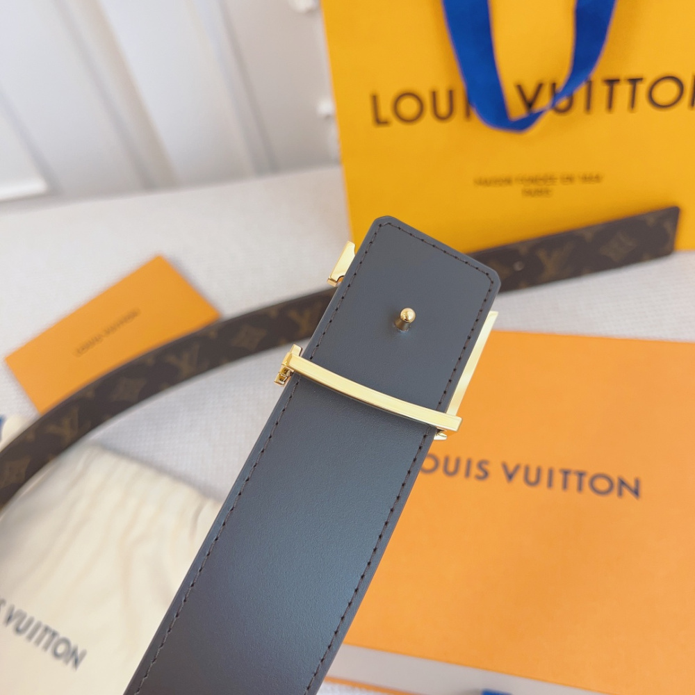 Cinto Louis Vuitton Initiales Monogram Marrom Reversível ferragem Dourada 4.0cm