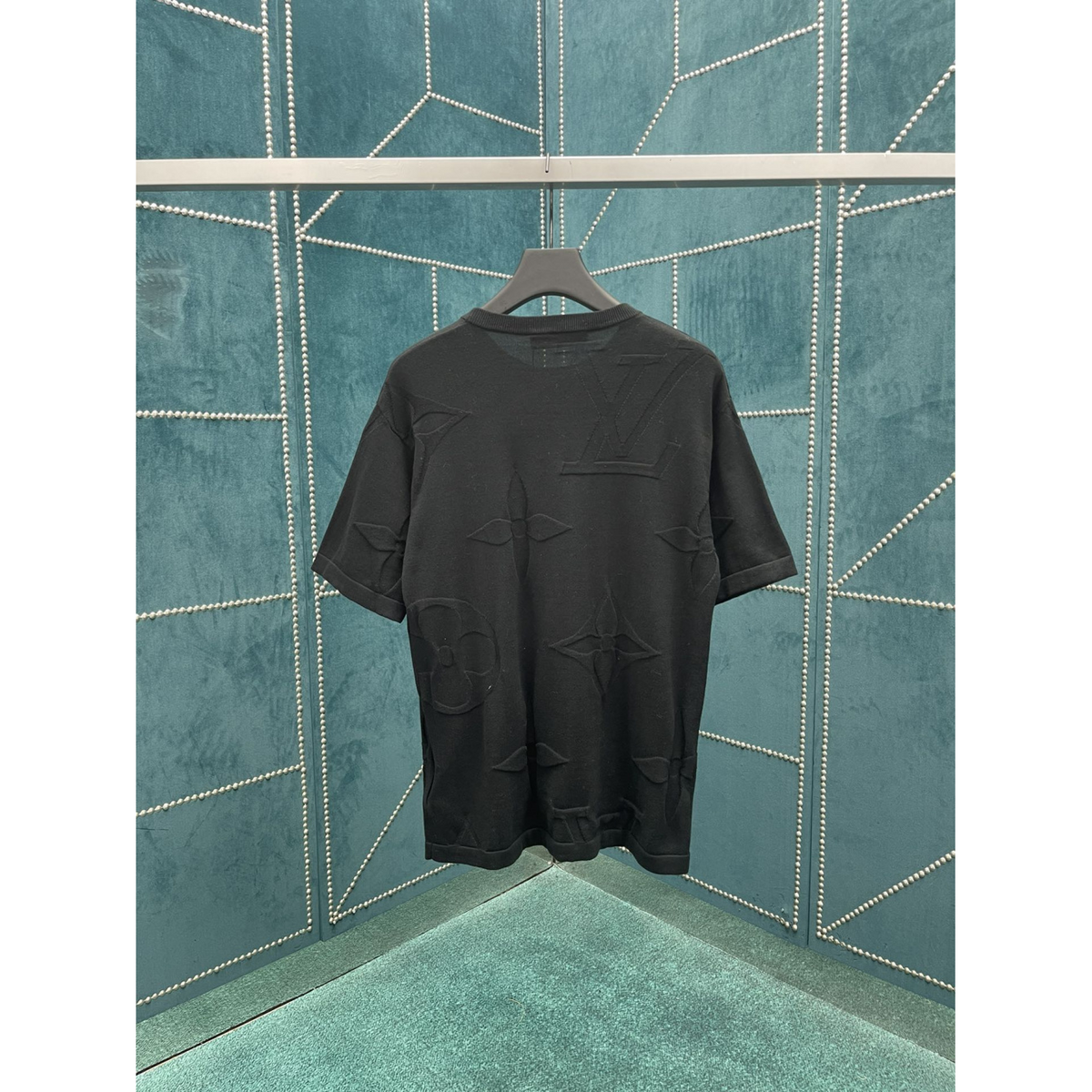 Camiseta de Algodão Louis Vuitton Monogram Macro Jersey com Efeito de Relevo