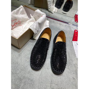 C. Louboutin Tênis Cano Baixo Preto spikes