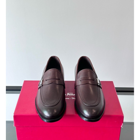 Sapato Mocassim Salvatore Ferragamo Social Vinho Couro com Fivela Gancini